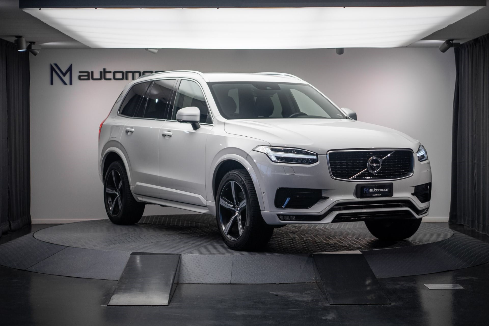 VOLVO XC90 D5 AWD R-Design *CH-Fahrzeug* *Luftfahrwerk*-showroom-element-2