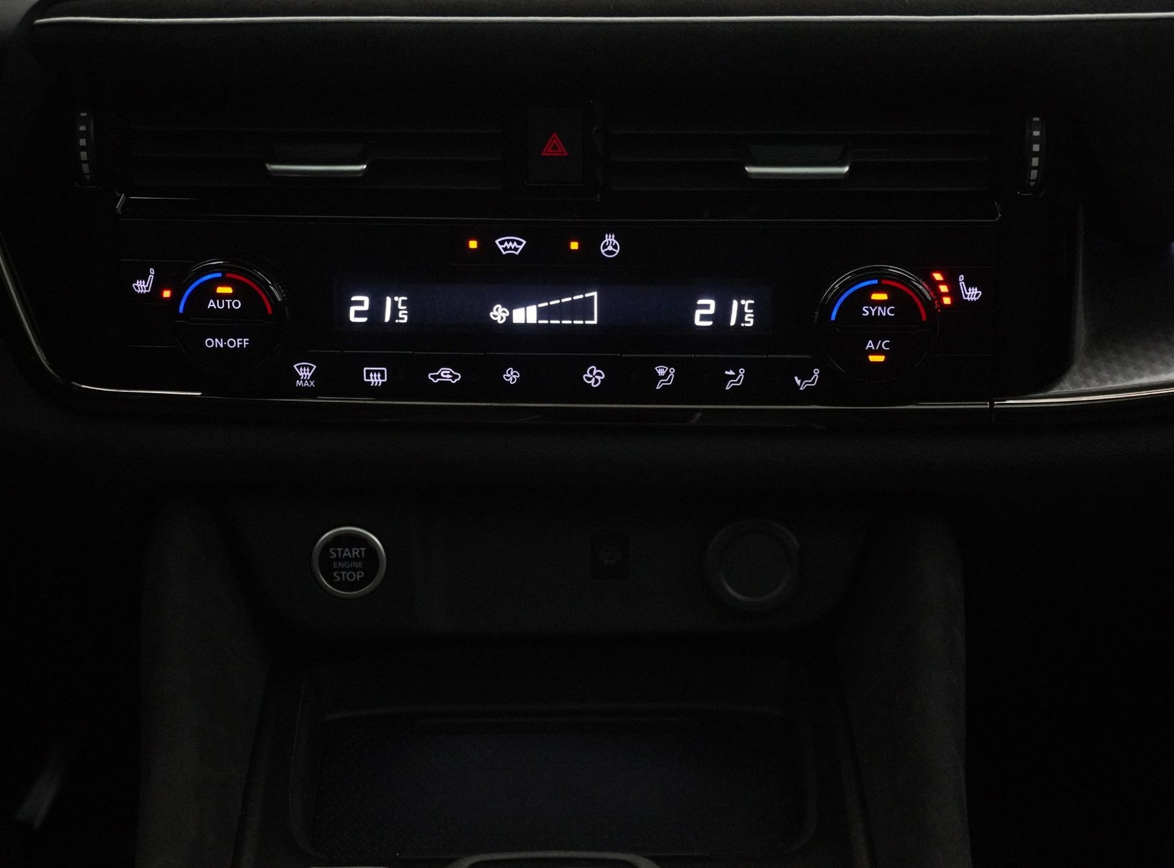 NISSAN QASHQAI 1.3 DIG-T Tekna 4x4-image-15