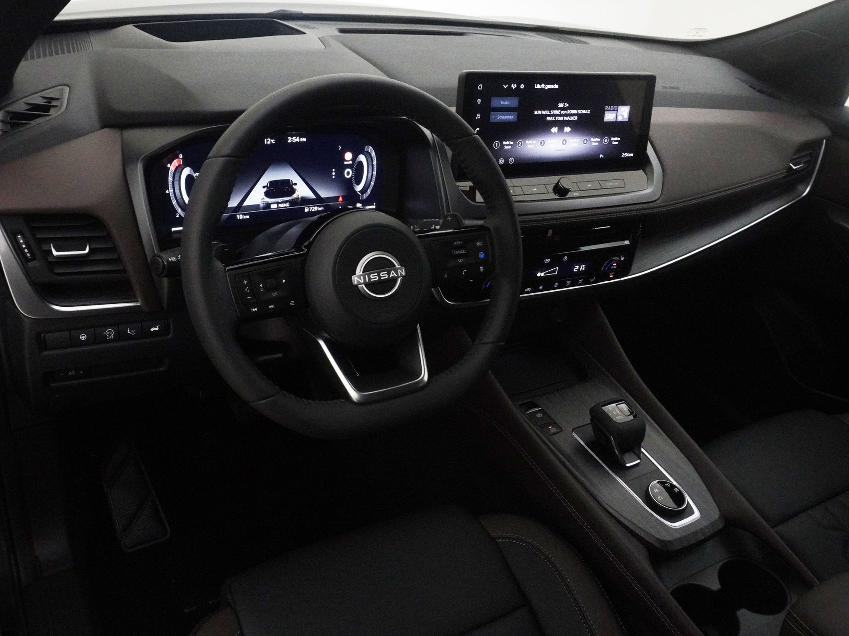 NISSAN QASHQAI 1.3 DIG-T Tekna 4x4-image-5