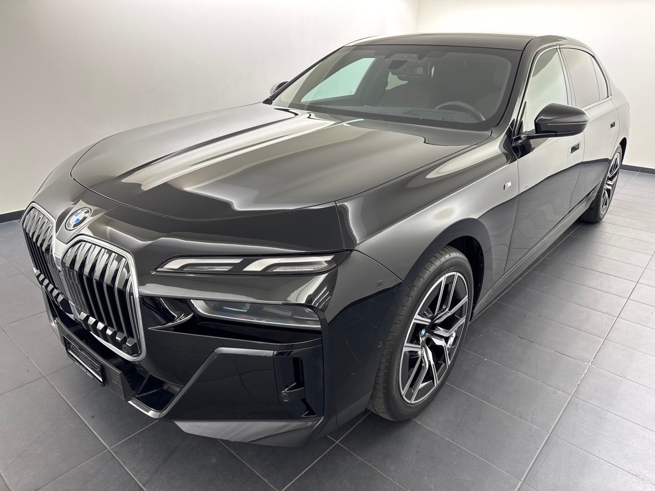 BMW 740d xDrive 48V M Sport-image-0