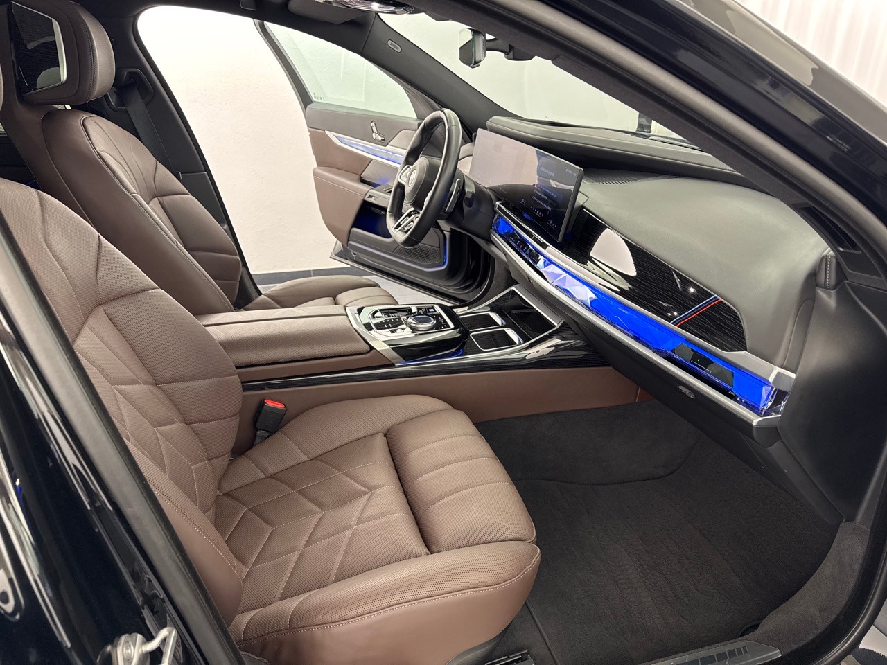 BMW 740d xDrive 48V M Sport-image-8