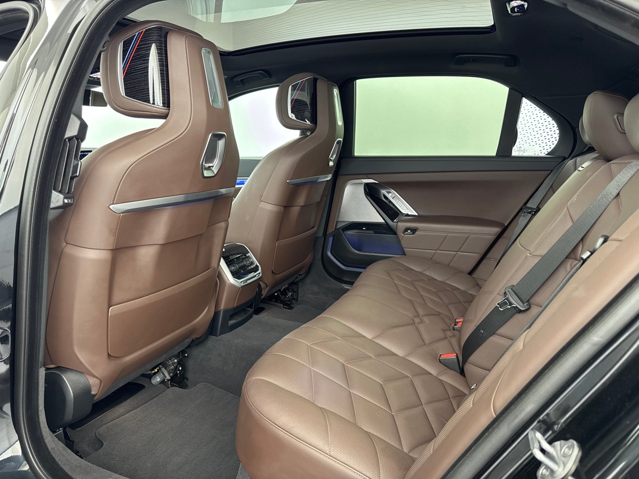 BMW 740d xDrive 48V M Sport-image-5