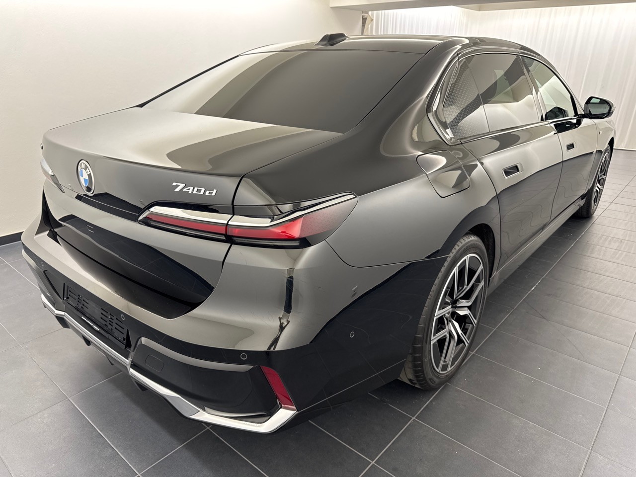 BMW 740d xDrive 48V M Sport-image-2