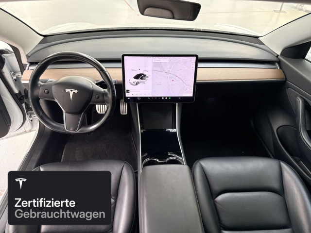 TESLA Model 3 Performance-showroom-element-1