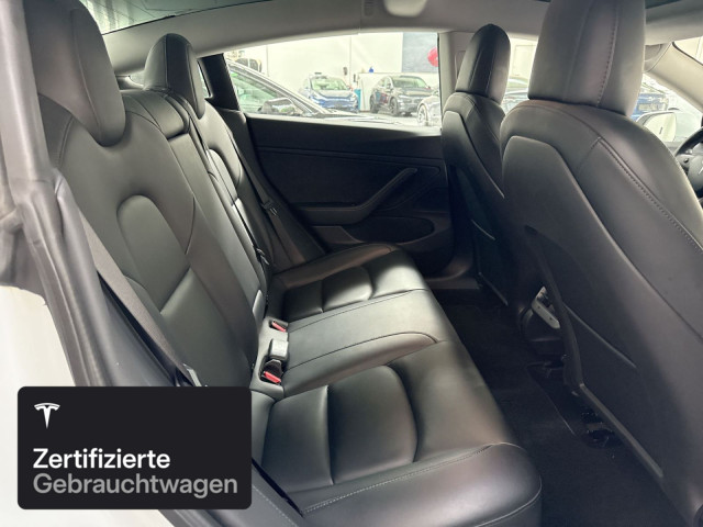 TESLA Model 3 Performance-showroom-element-3