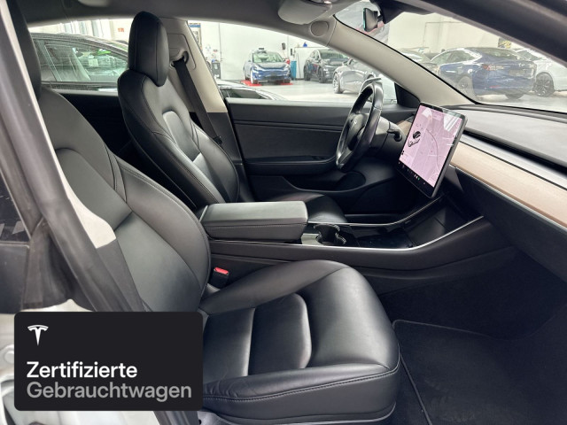 TESLA Model 3 Performance-showroom-element-2