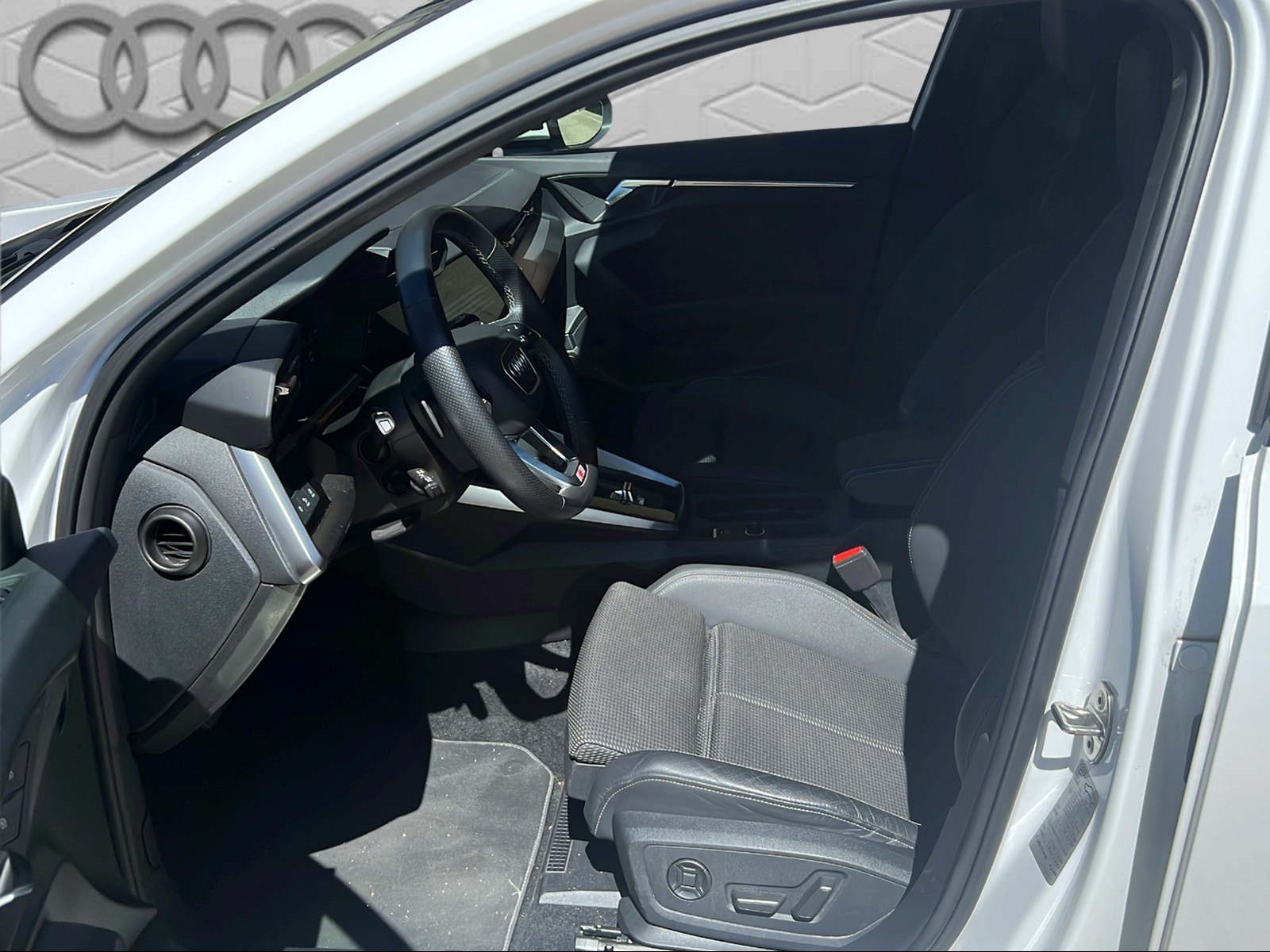 AUDI A3 Sportback 35 TFSI S line Attraction-image-6
