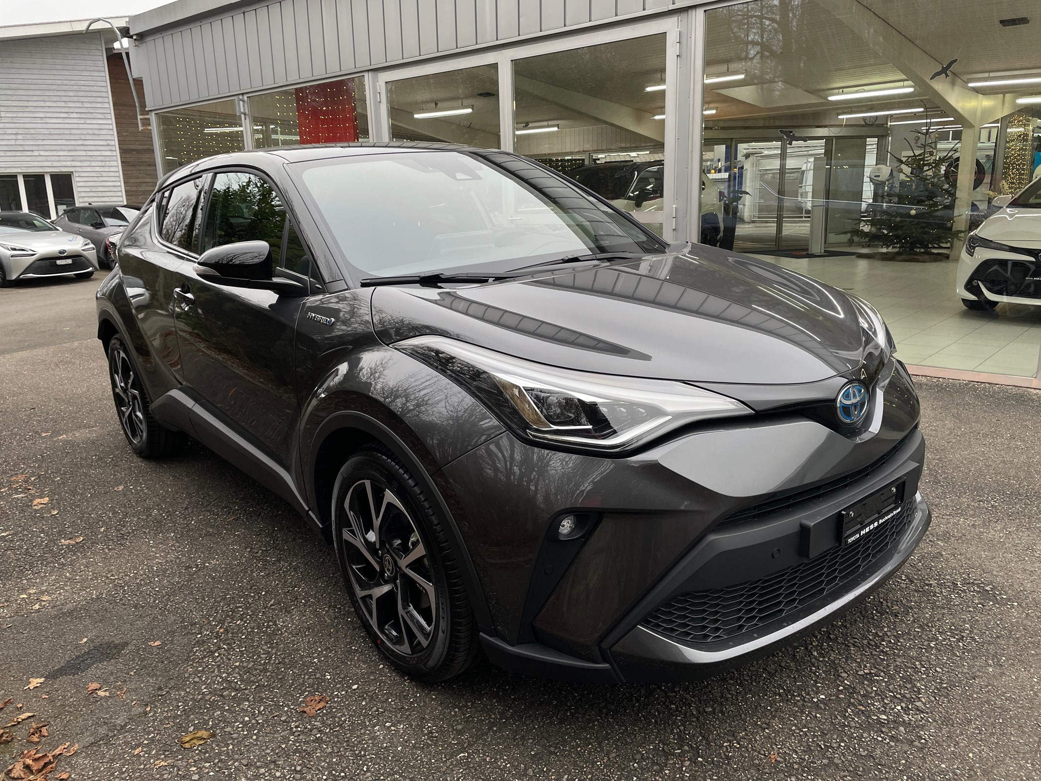 TOYOTA C-HR 2.0 VVTi HSD Trend (SUV / Gelndewagen)