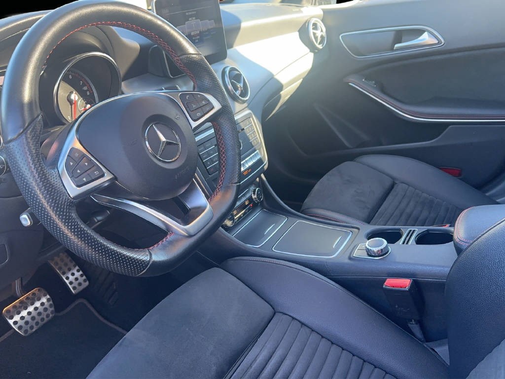 MERCEDES-BENZ CLA 200 AMG Line Shooting Brake-image-8
