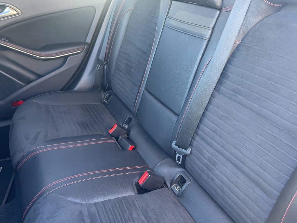 MERCEDES-BENZ CLA 200 AMG Line Shooting Brake-image-9
