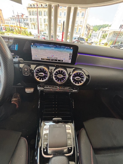 MERCEDES-BENZ A 35 AMG 4Matic Speedshift-image-4