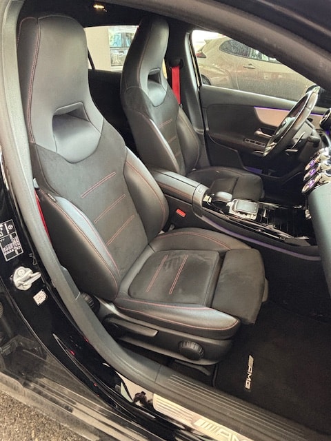 MERCEDES-BENZ A 35 AMG 4Matic Speedshift-image-9