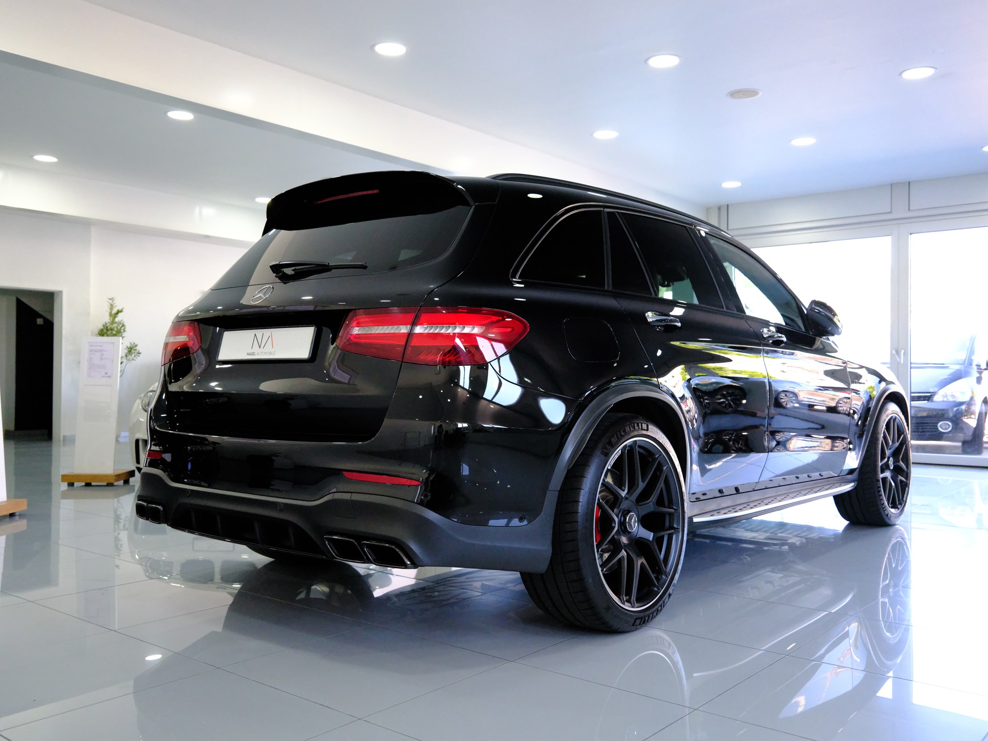 MERCEDES-BENZ GLC 63 S AMG 4Matic+ 9G-Tronic-showroom-element-3