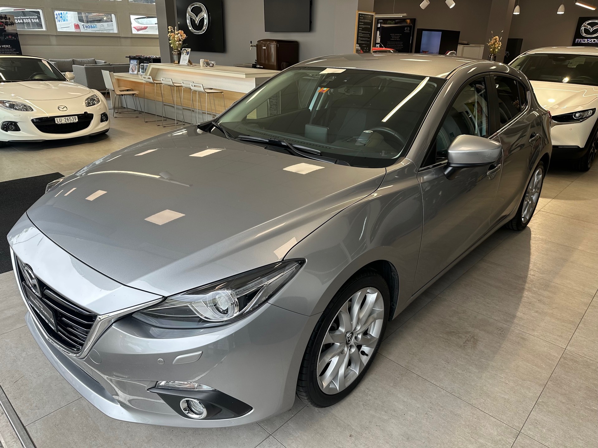 MAZDA 3 2.0 16V Revolution Activematic-showroom-element-1