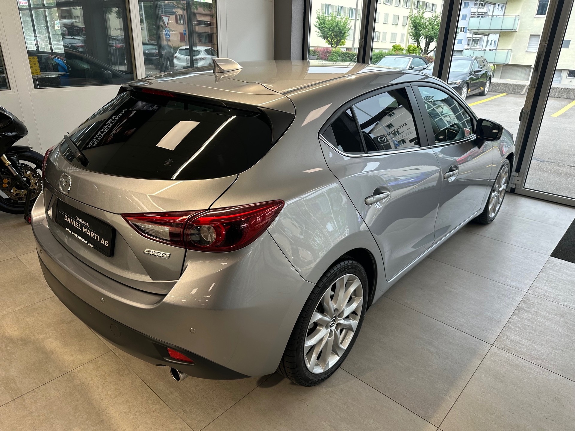 MAZDA 3 2.0 16V Revolution Activematic-showroom-element-2
