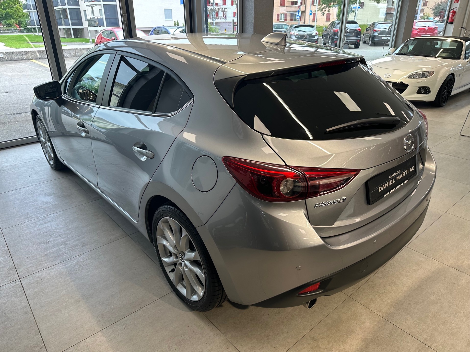 MAZDA 3 2.0 16V Revolution Activematic-showroom-element-3