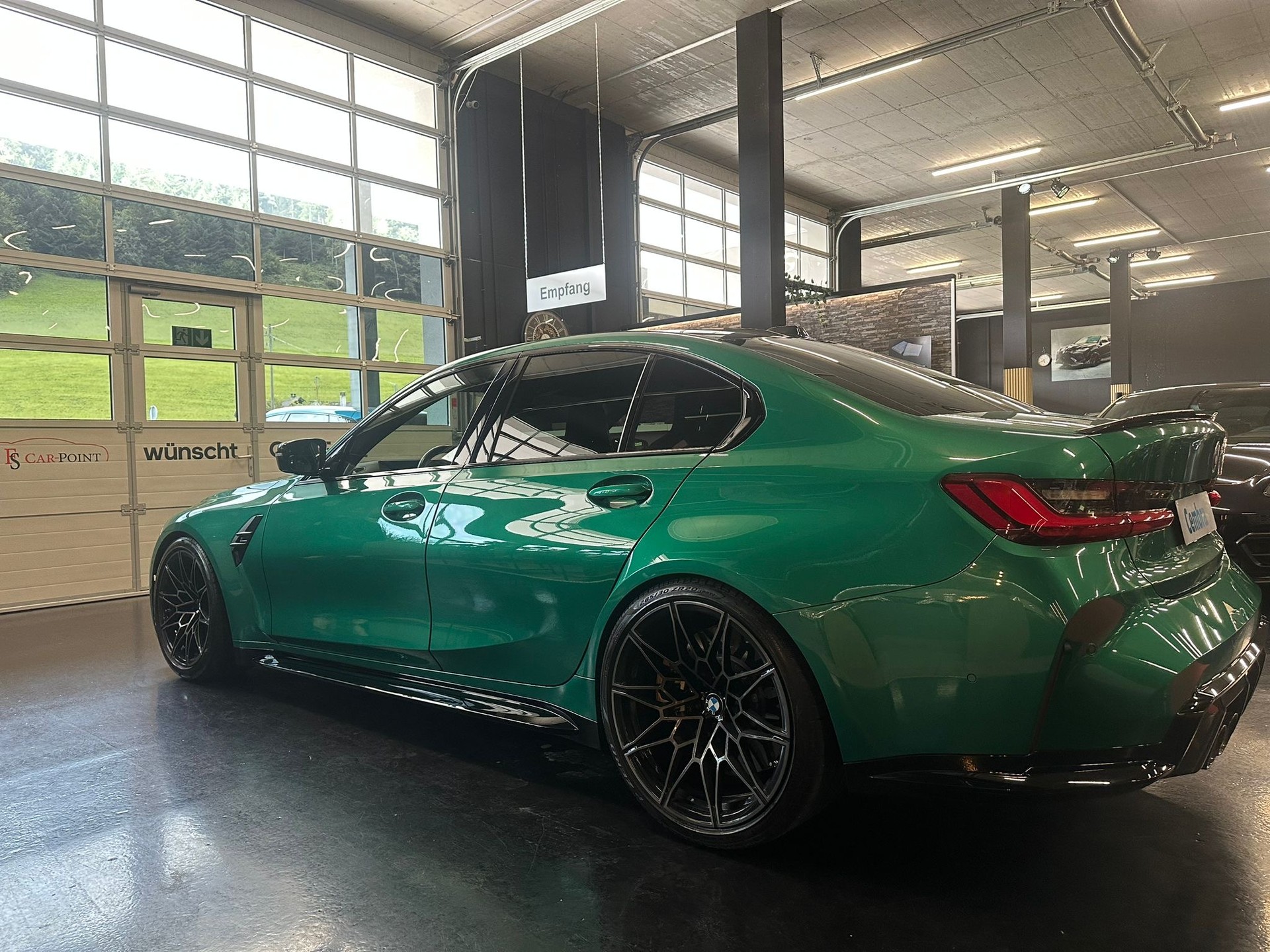 BMW M3 Competition M xDrive-showroom-element-2
