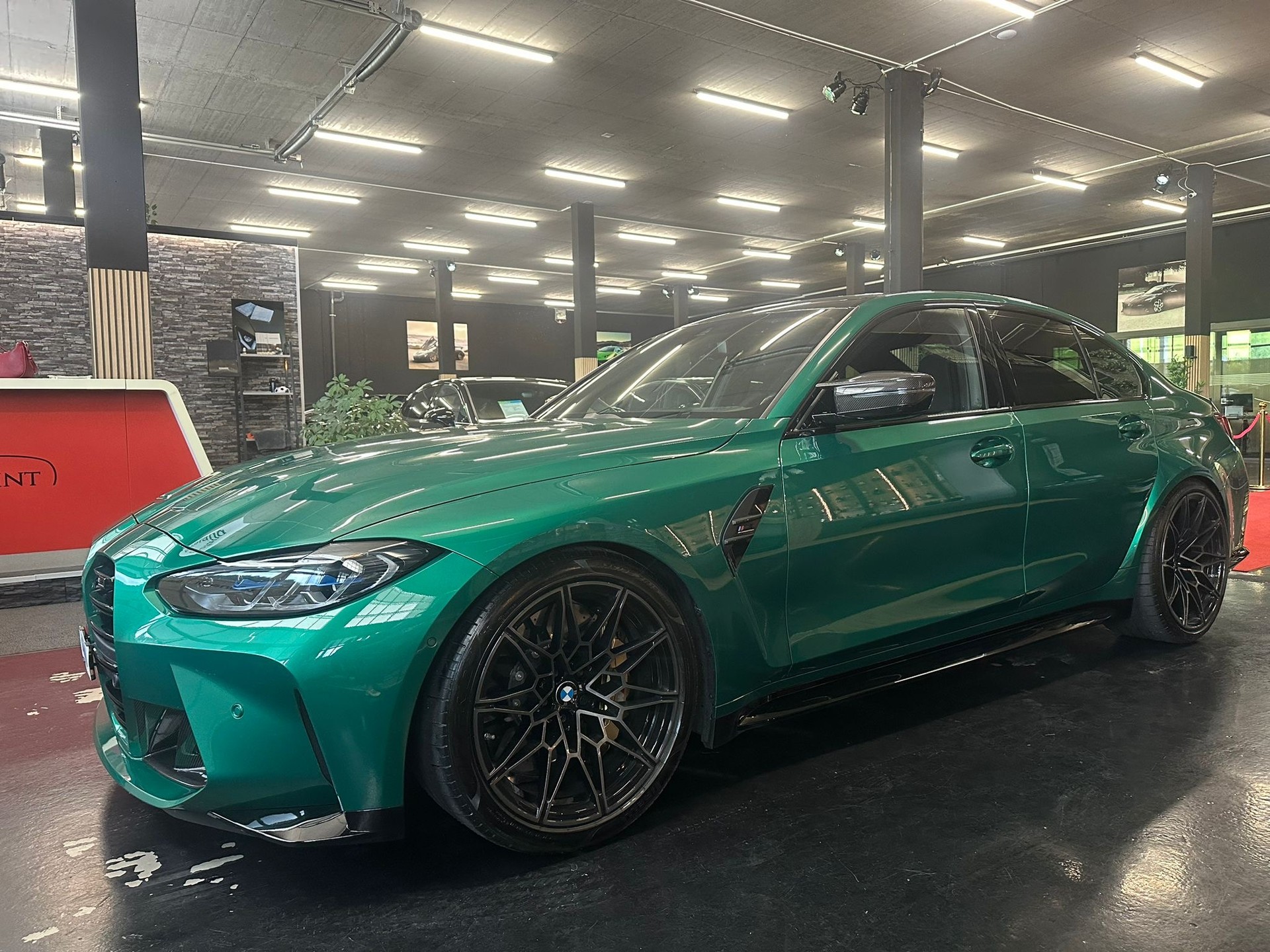 BMW M3 Competition M xDrive-showroom-element-1