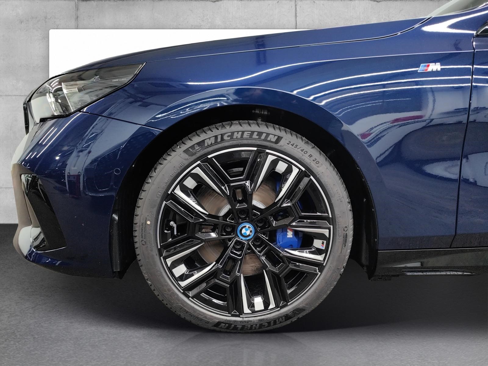 BMW i5 M60 xDrive-showroom-element-2