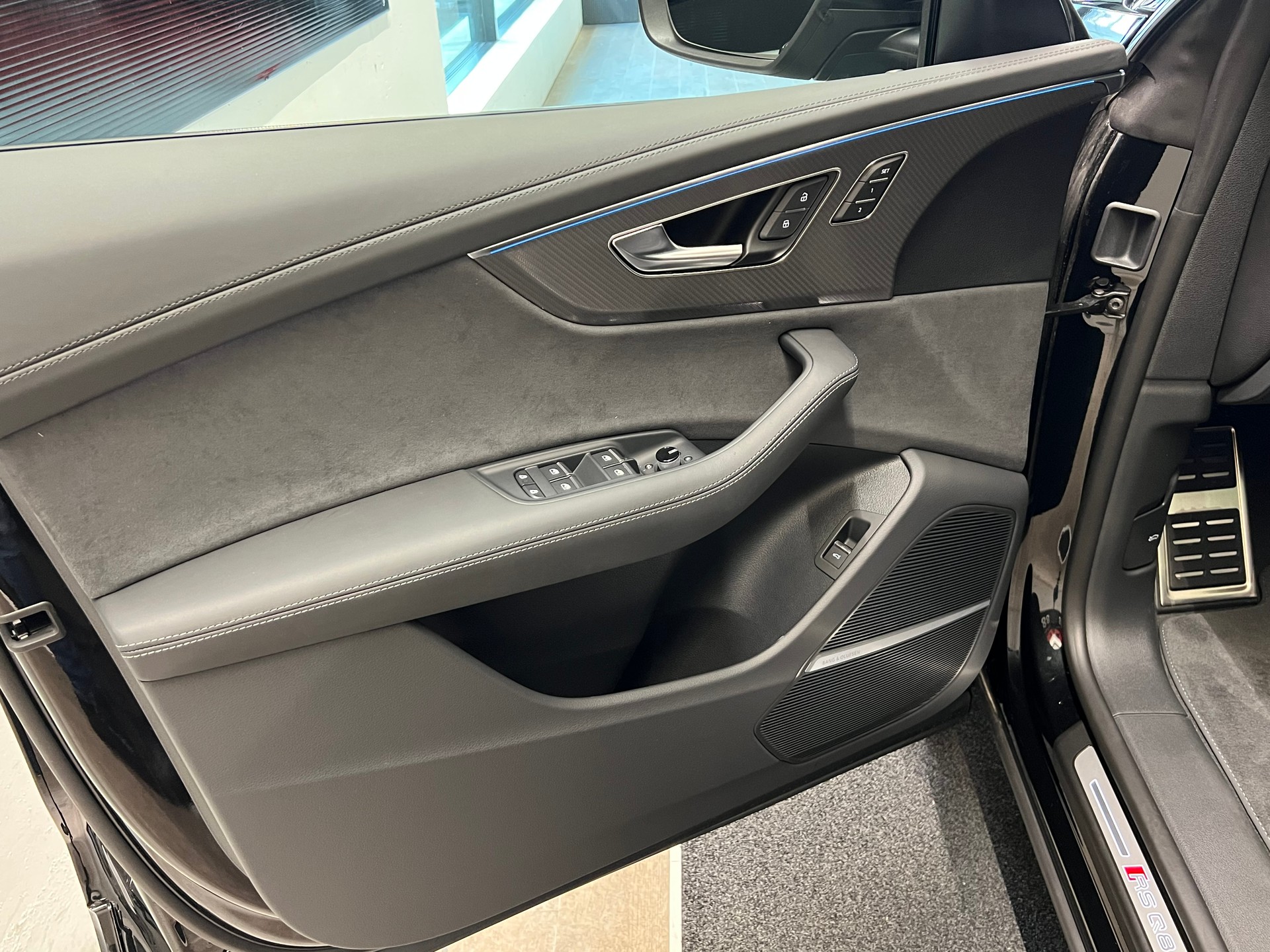 AUDI RSQ8 performance quattro-image-12