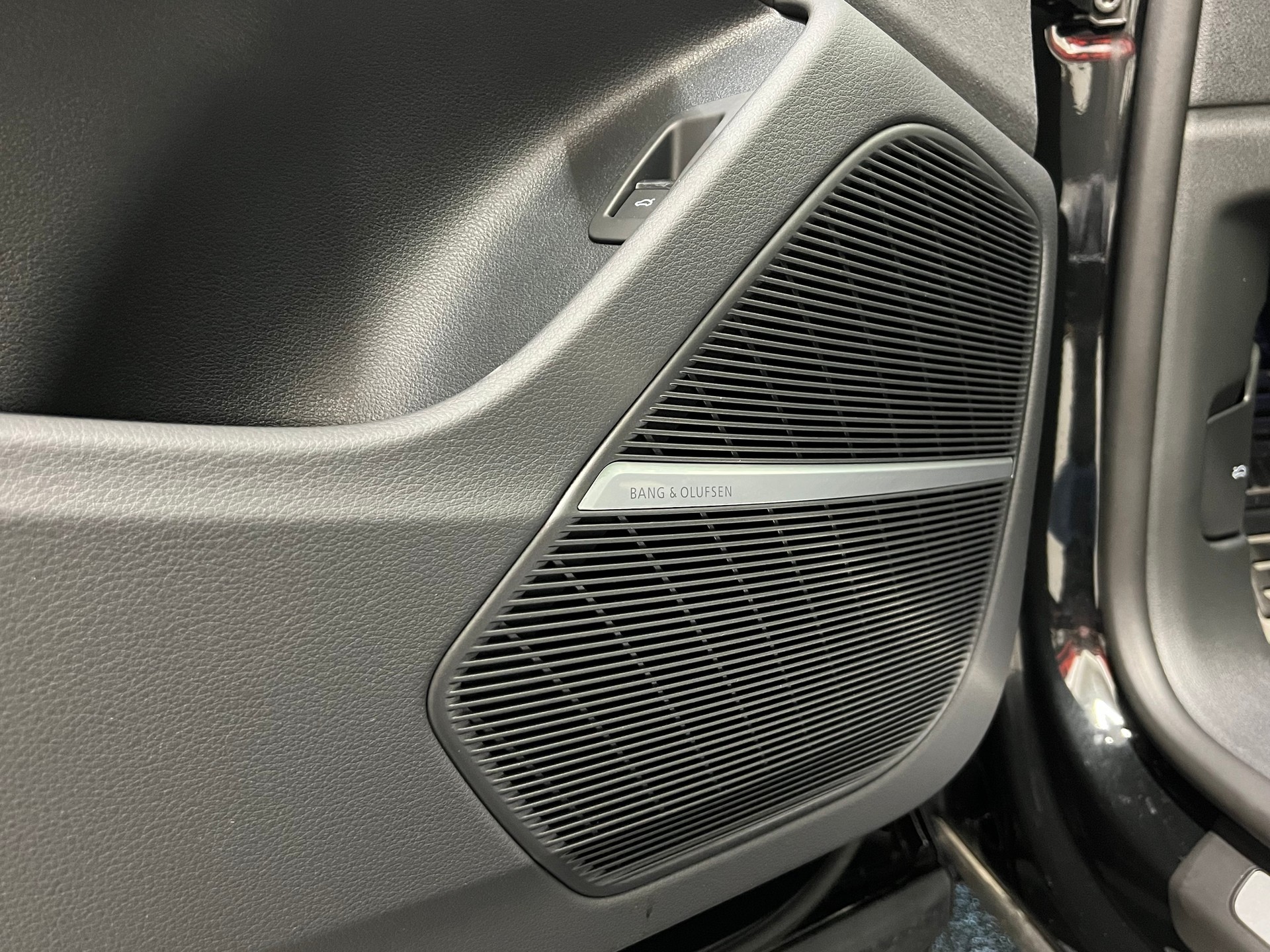 AUDI RSQ8 performance quattro-image-13