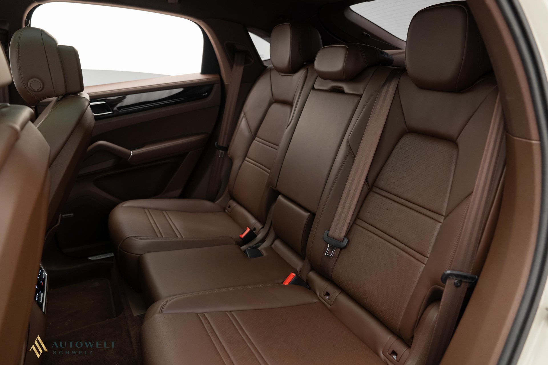 PORSCHE Cayenne Coupé E-Hybrid-image-9