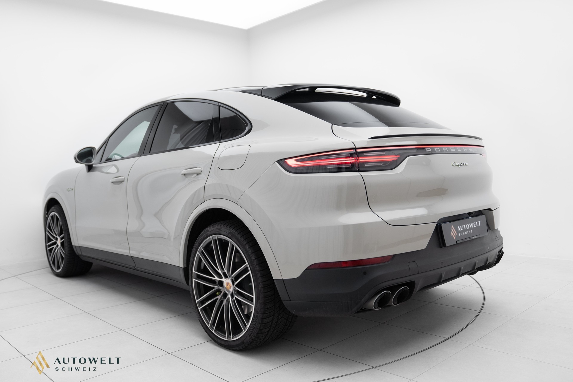 PORSCHE Cayenne Coupé E-Hybrid-showroom-element-2
