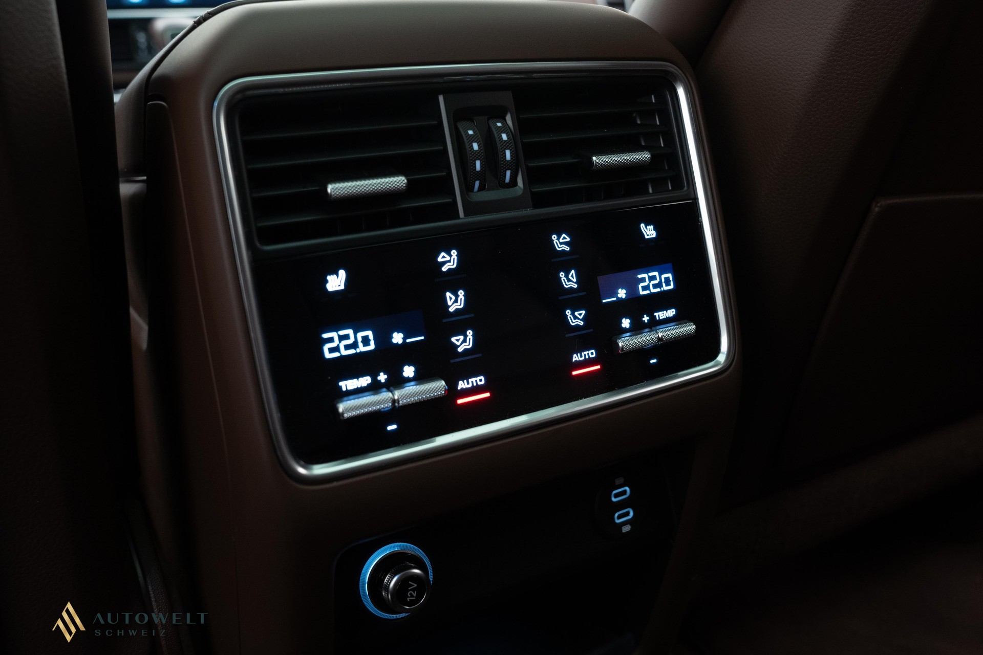 PORSCHE Cayenne Coupé E-Hybrid-image-10