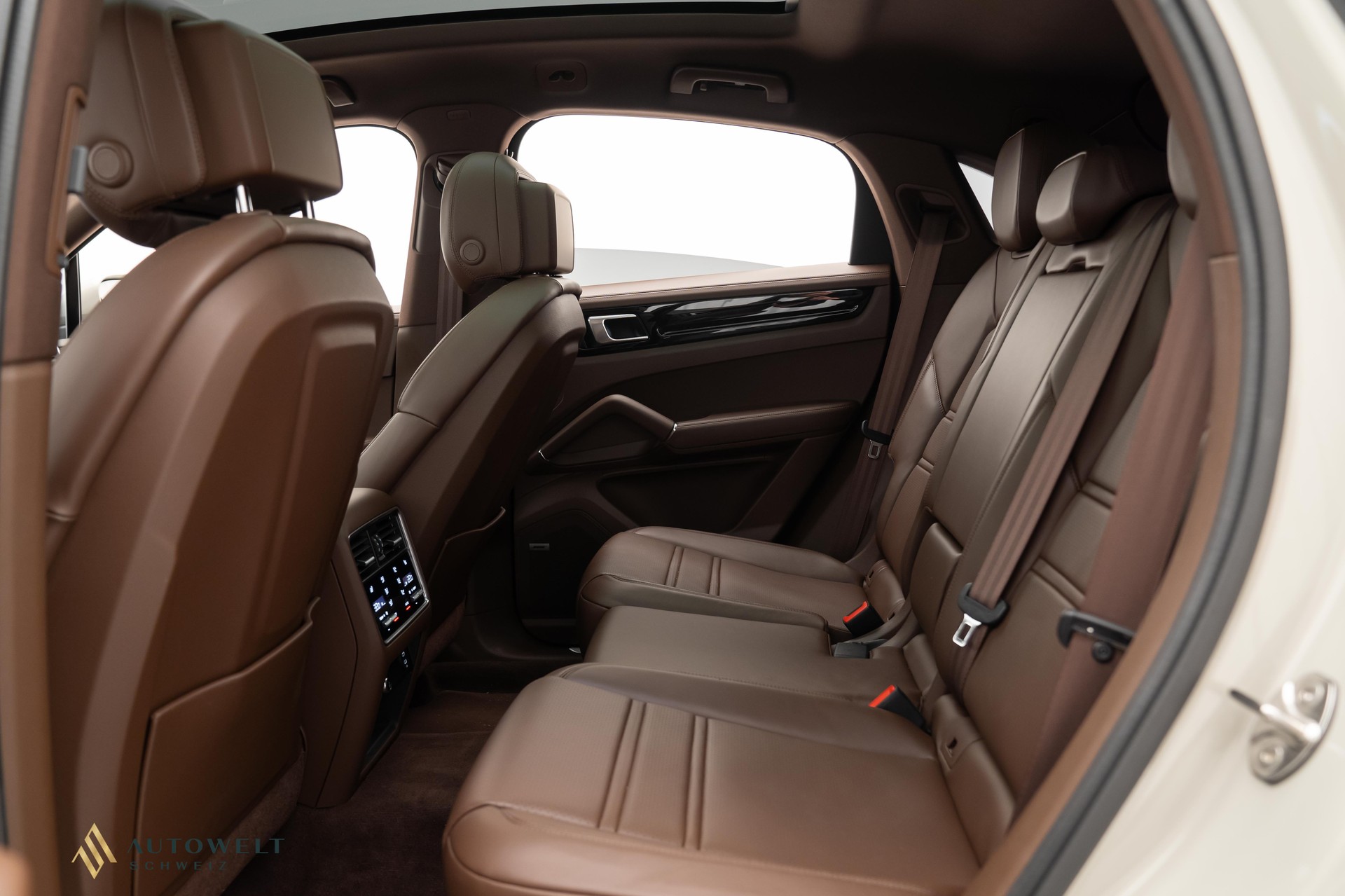 PORSCHE Cayenne Coupé E-Hybrid-image-8