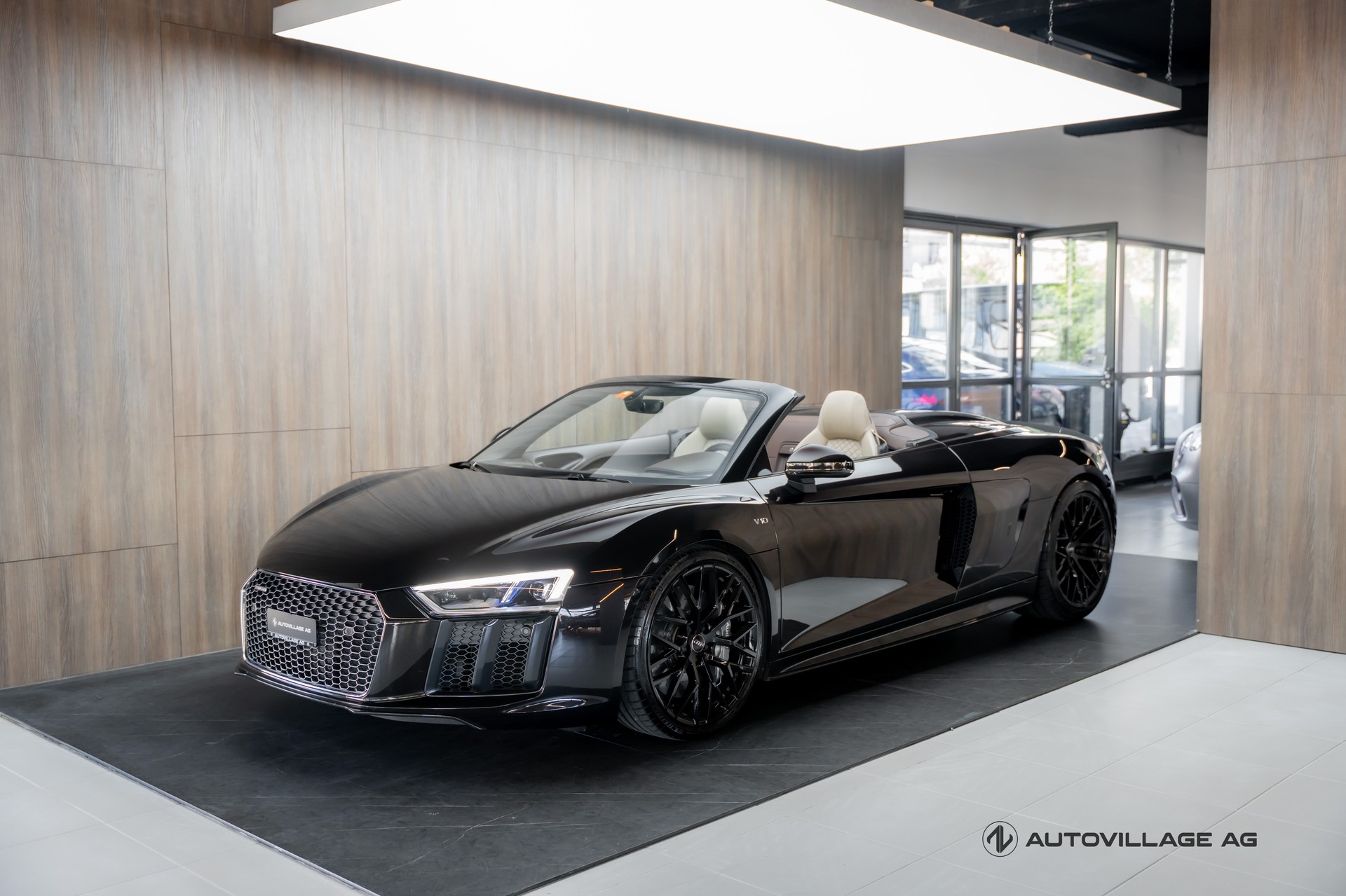 AUDI R8 Spyder 5.2 plus S-Tronic