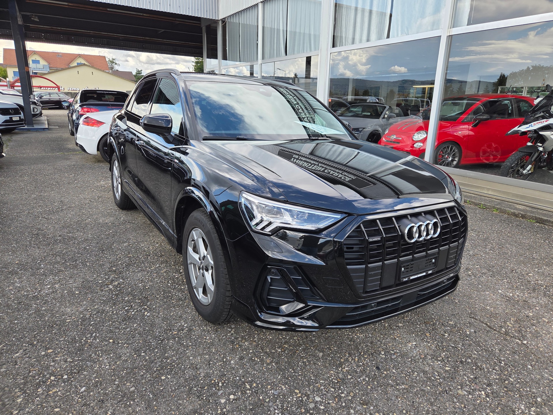 AUDI Q3 40 TFSI S line quattro S-tronic-showroom-element-1