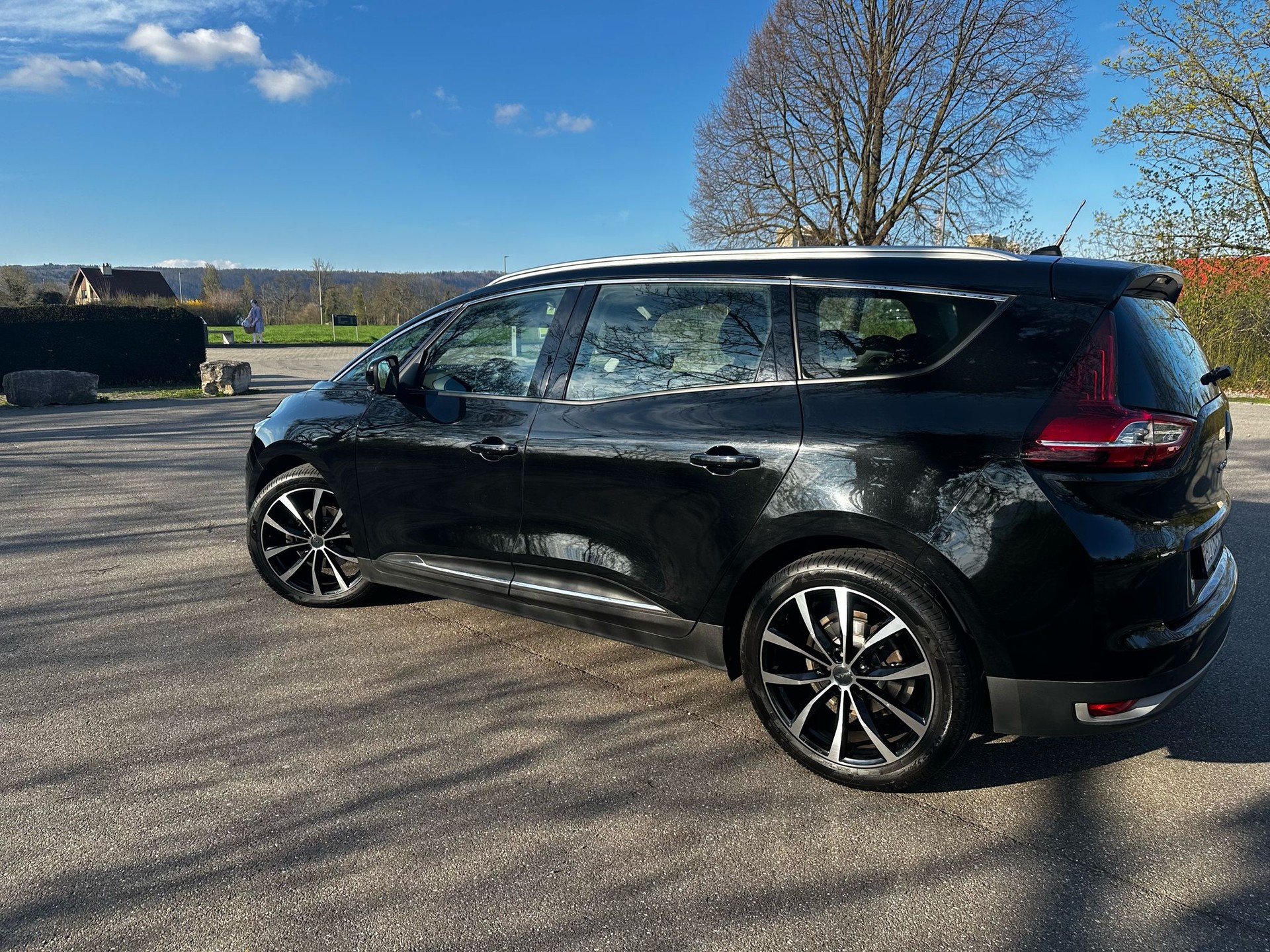 RENAULT Grand Scénic 1.6 dCi Zen / KOMPAKTER 7-PLÄTZER-image-2