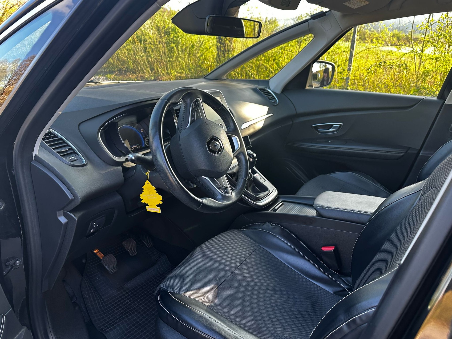 RENAULT Grand Scénic 1.6 dCi Zen / KOMPAKTER 7-PLÄTZER-image-6