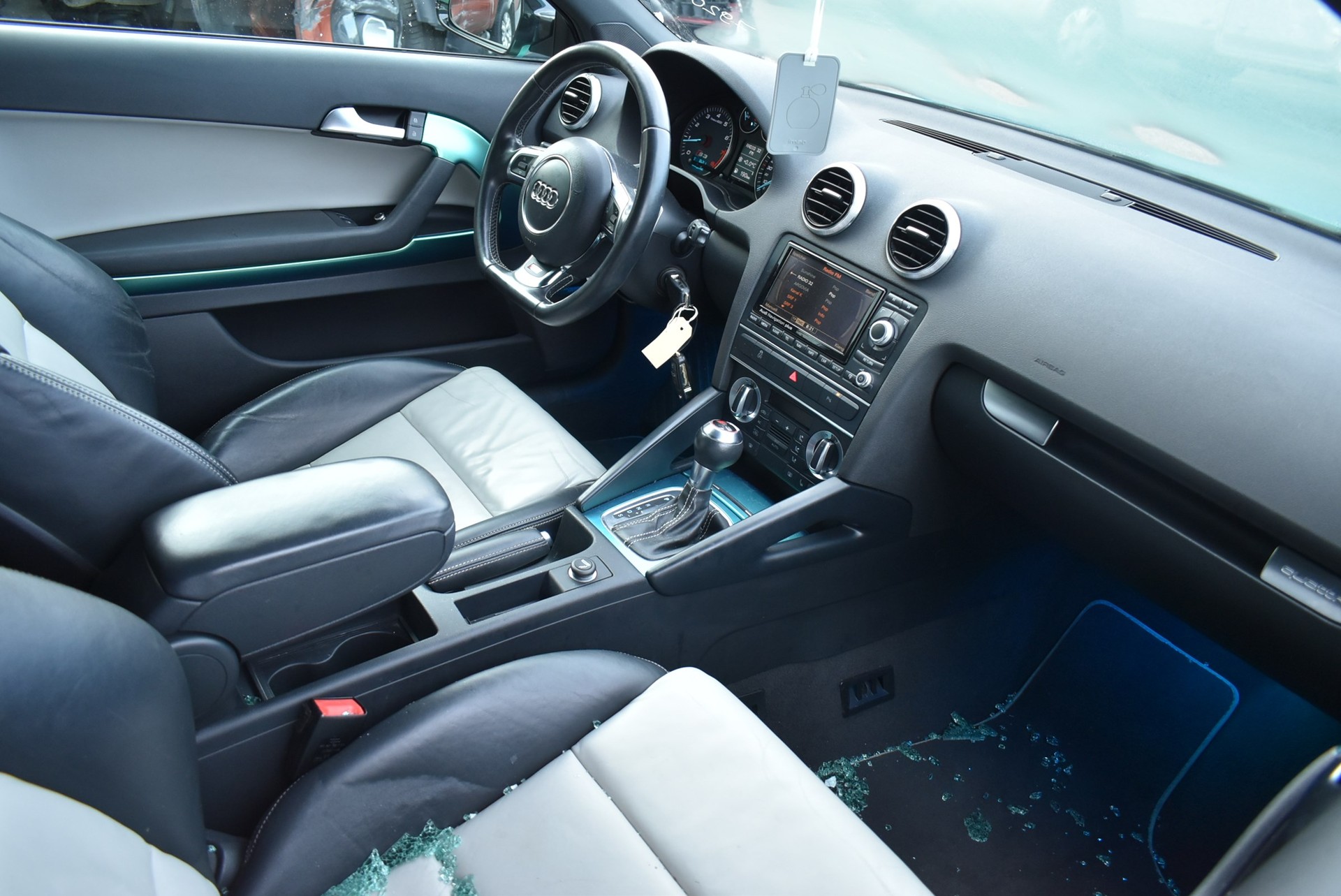 AUDI S3 2.0 TFSI quattro S-tronic-image-8