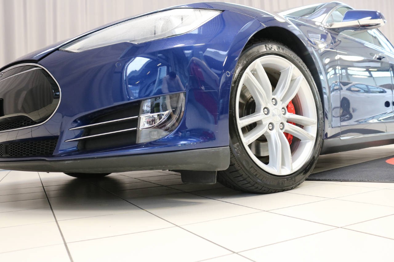 TESLA Model S 85 Performance D 772 PS-image-13