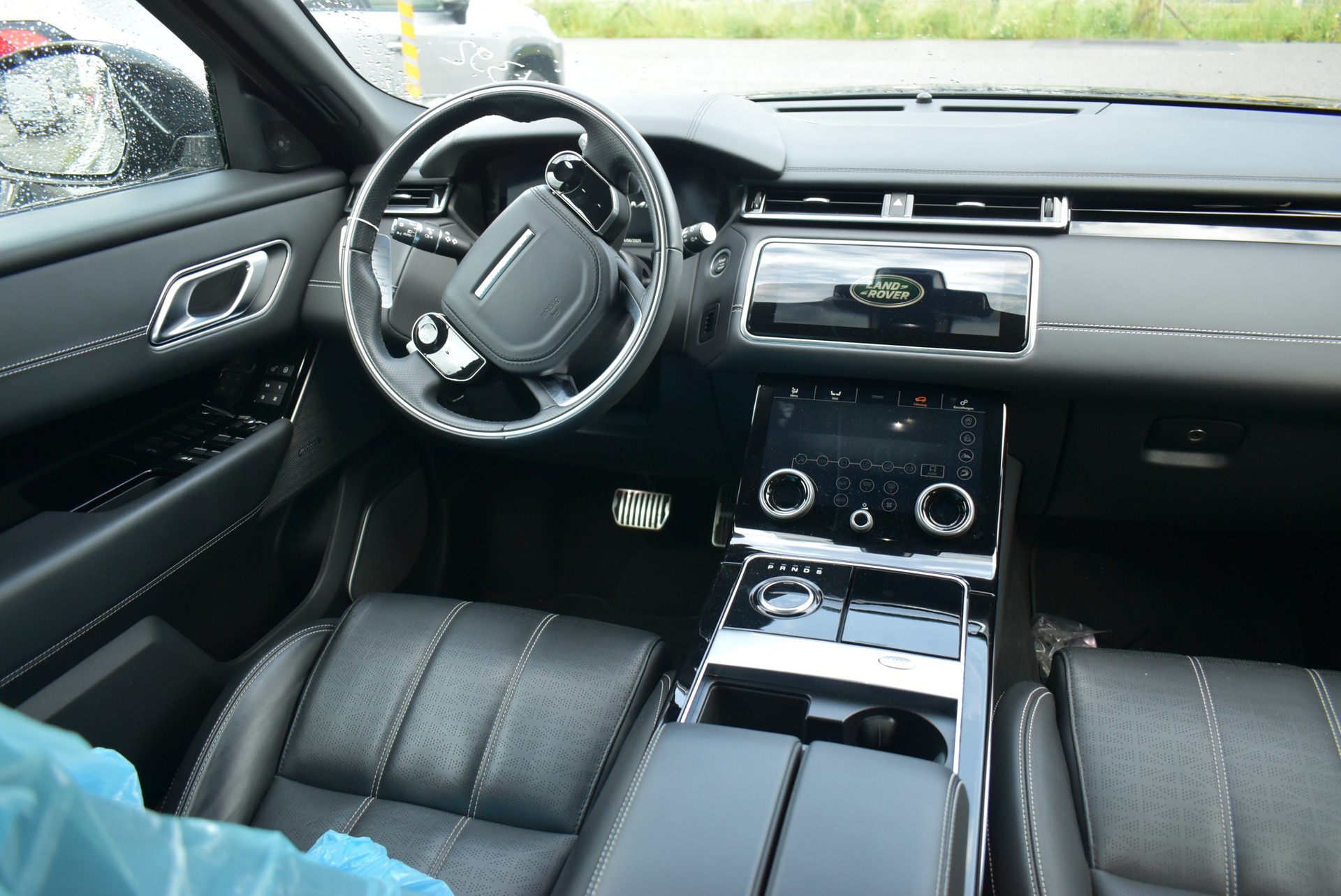 LAND ROVER Range Rover Velar R-Dynamic D 300 Automatic-image-3