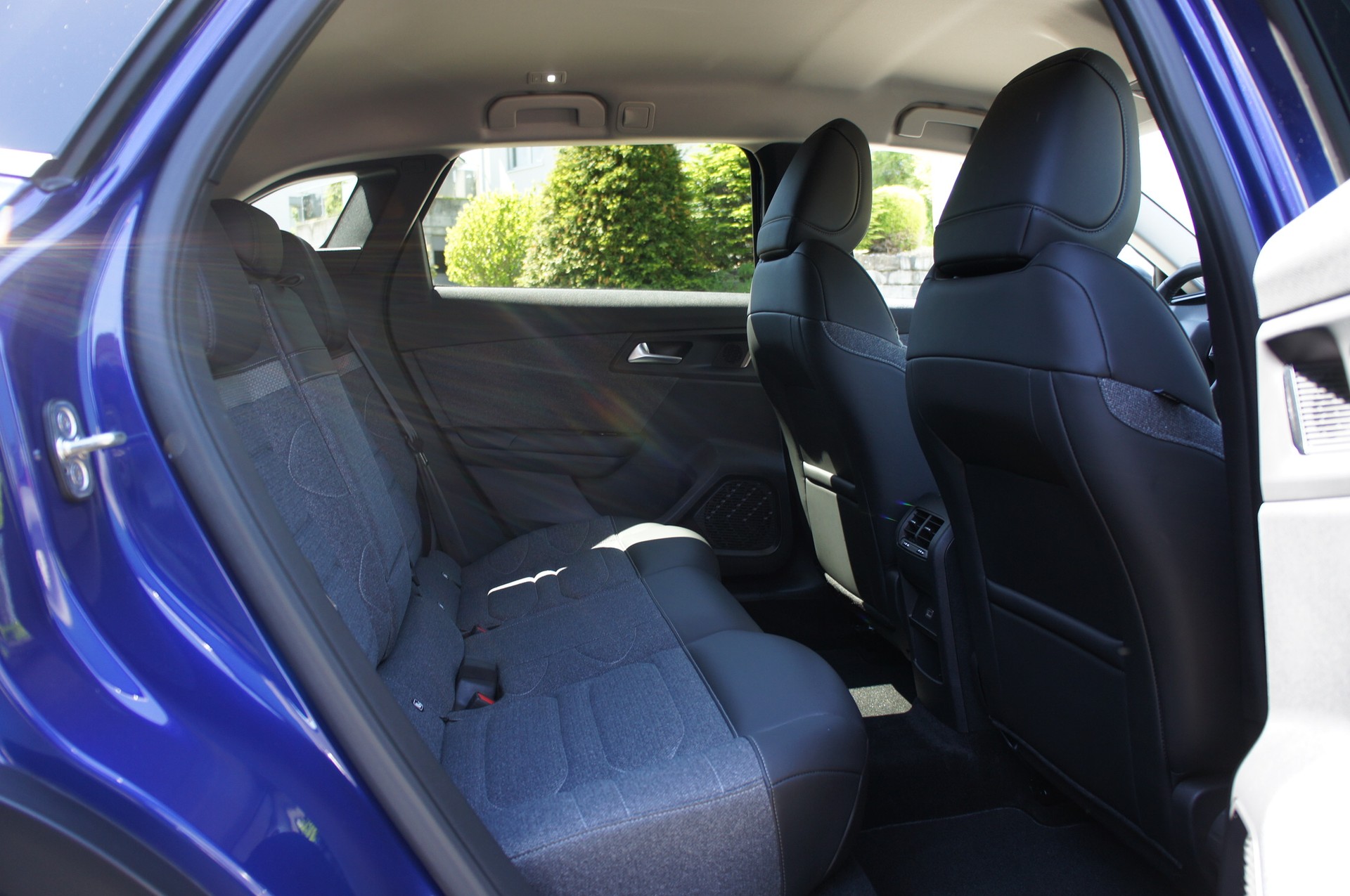 CITROEN C5 X 1.2i PureTech Swiss Edition EAT8-image-8