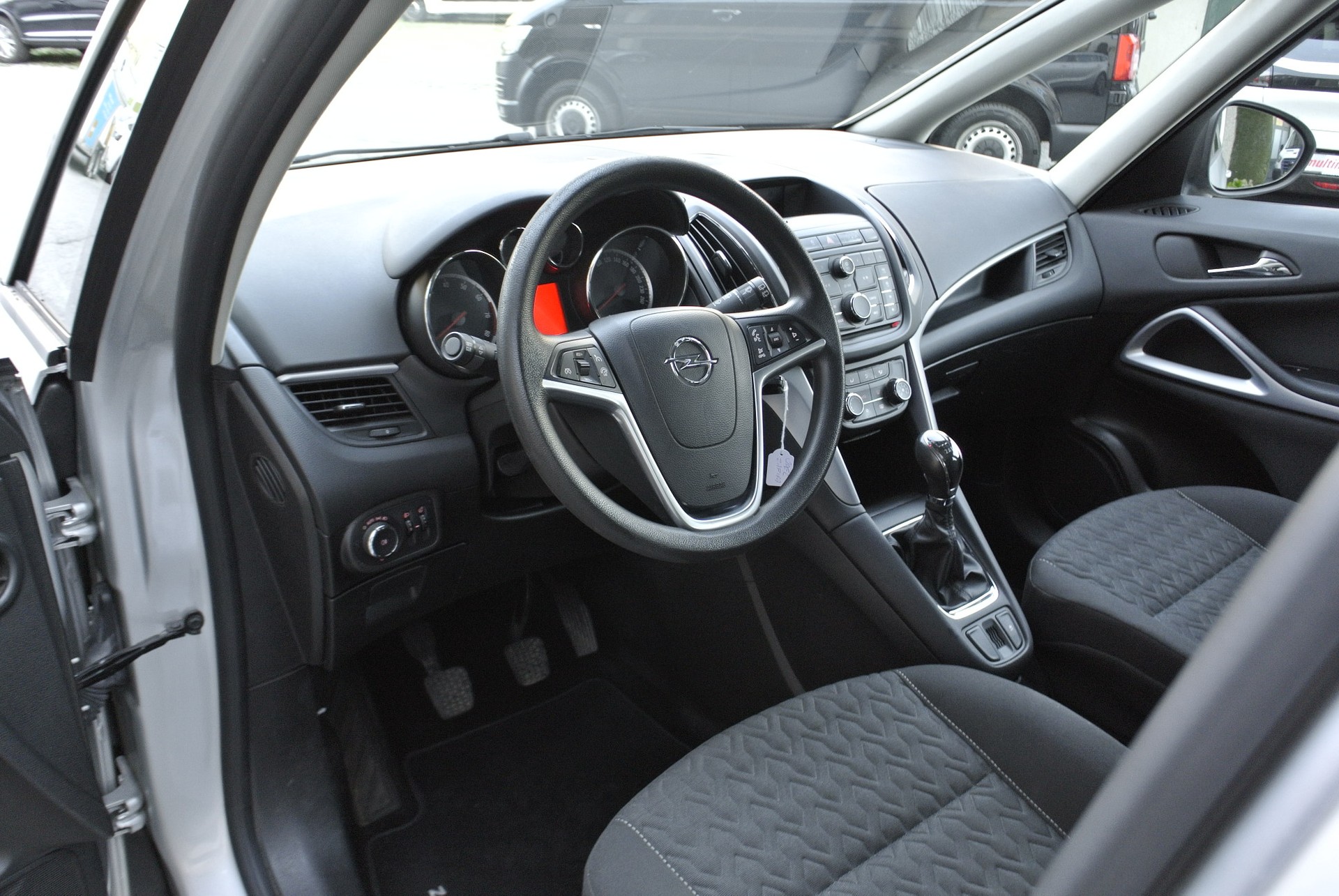 OPEL Zafira Tourer 1.6i 16V CNG Turbo Active Edition-image-11