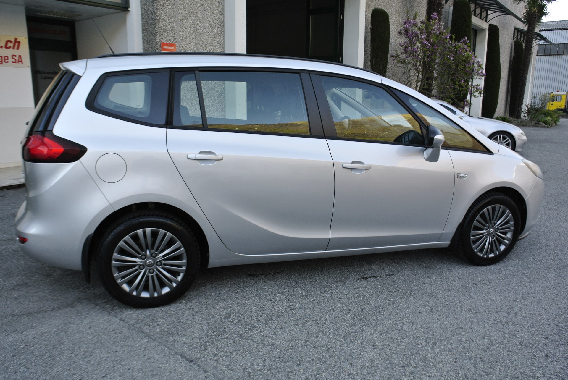 OPEL Zafira Tourer 1.6i 16V CNG Turbo Active Edition-image-4
