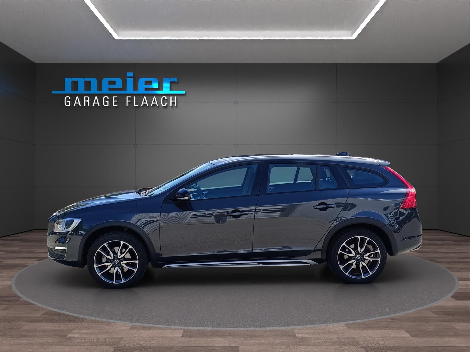 VOLVO V60 Cross Country 2.4 D4 Momentum AWD S/S-showroom-element-1