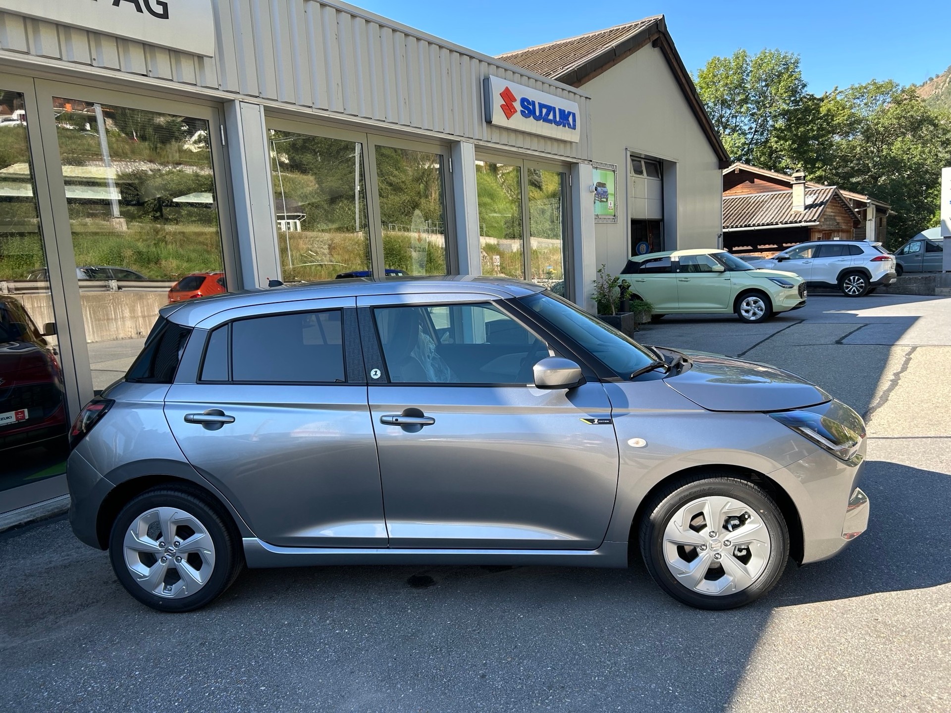 SUZUKI Swift 1.2 1st Edition Hybrid CVT-image-1