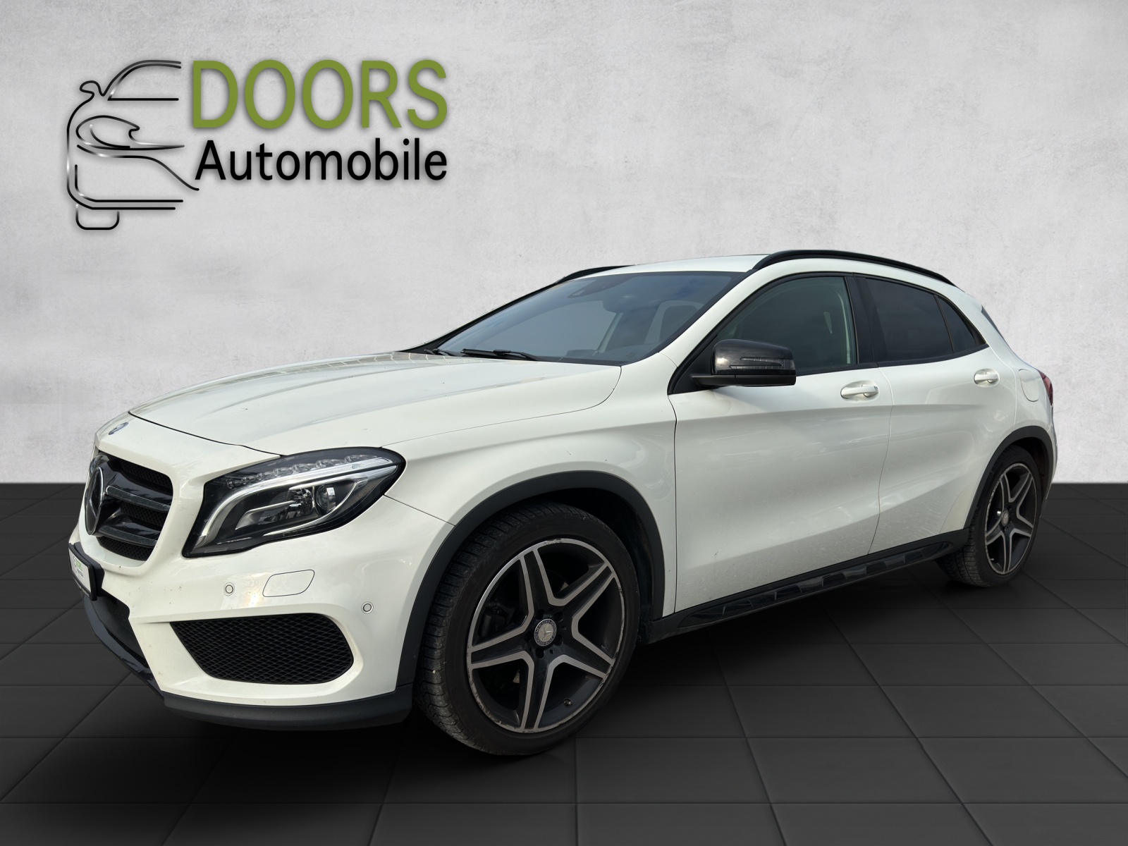 MERCEDES-BENZ GLA 250 AMG Line 7G-DCT-showroom-element-2