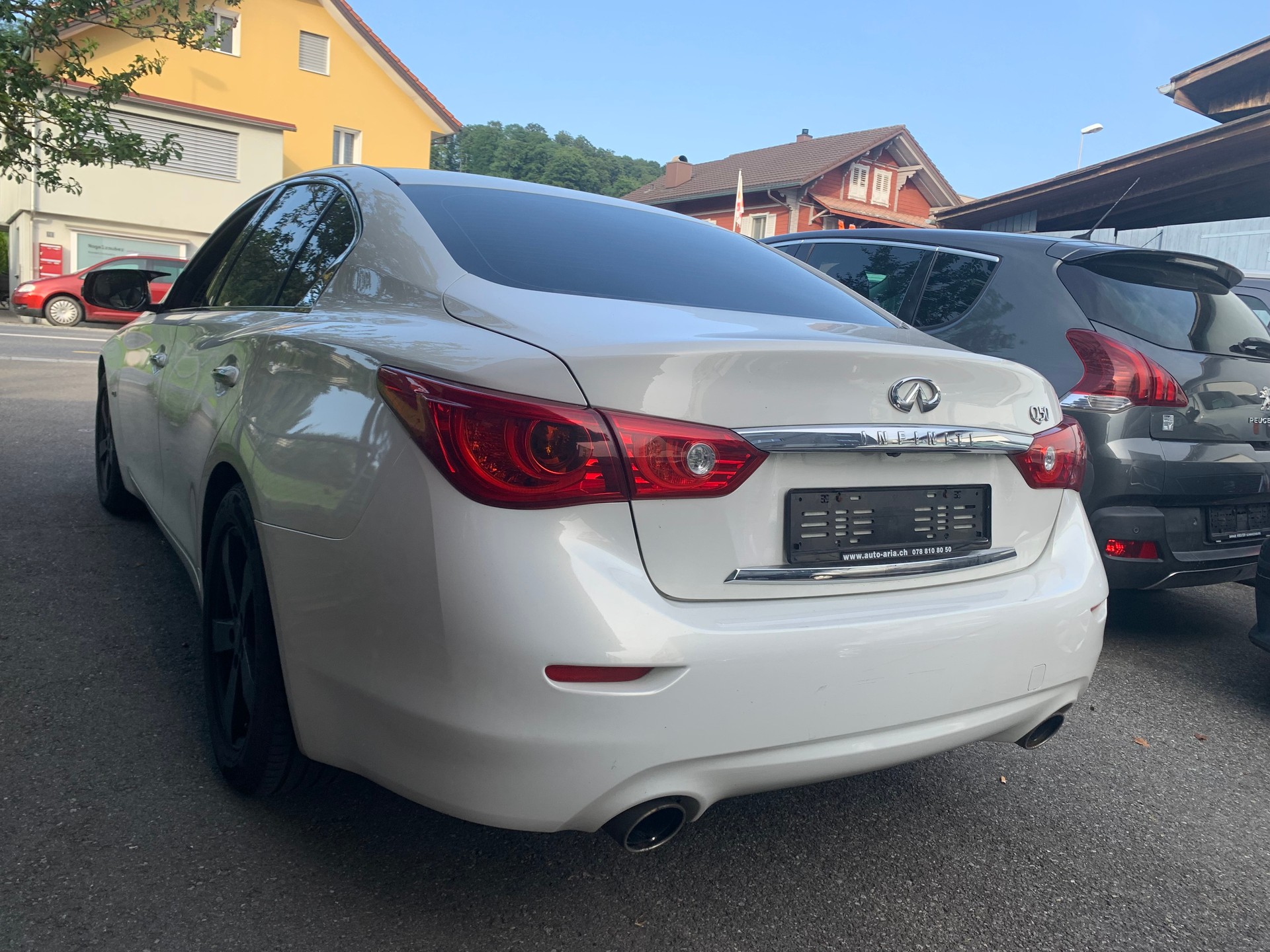 INFINITI Q50 2.2d Automatic-showroom-element-3