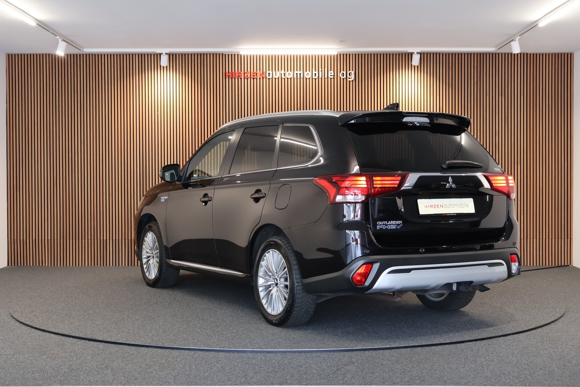 MITSUBISHI Outlander 2.4 PHEV Diamond 4WD Automatic-showroom-element-2