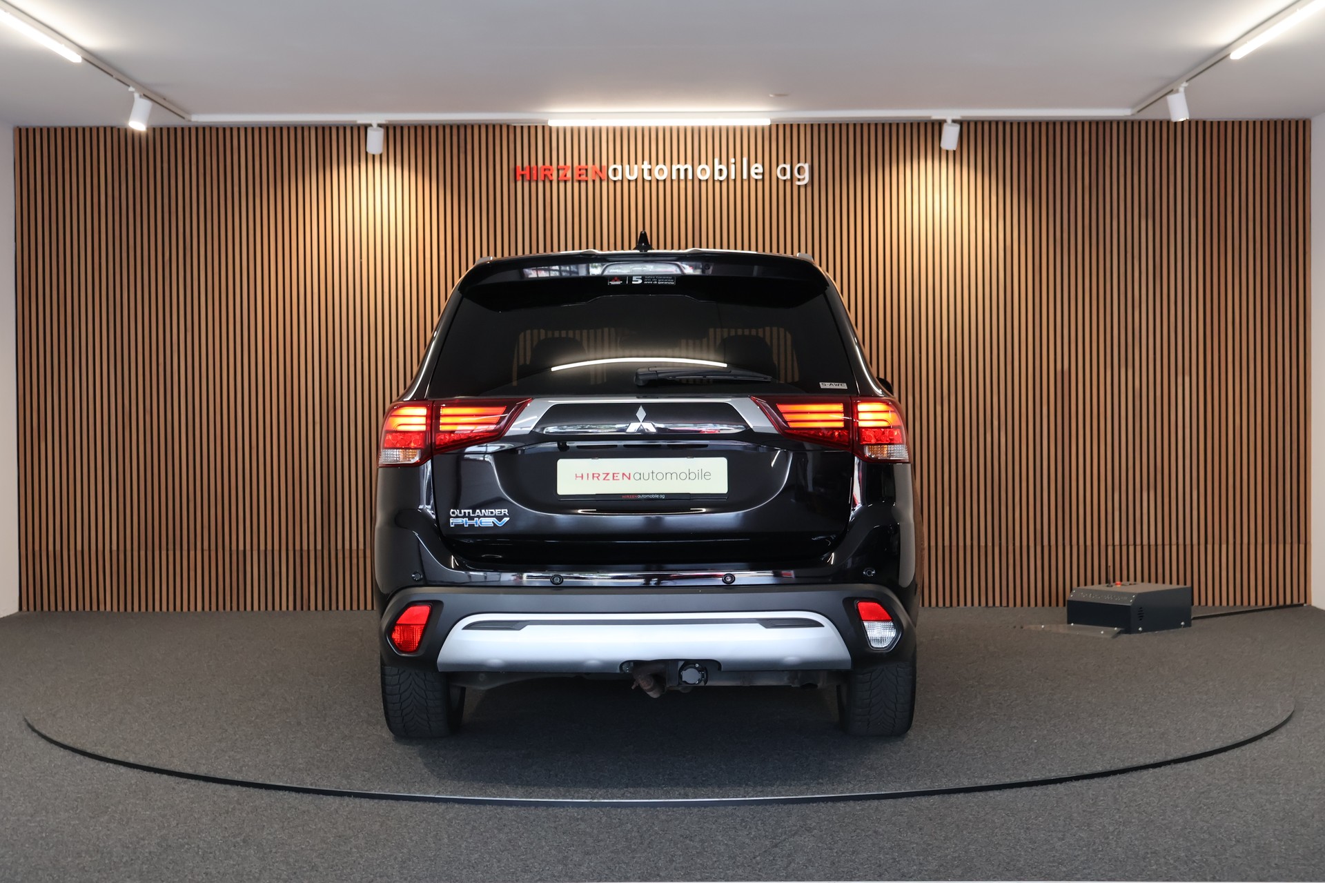 MITSUBISHI Outlander 2.4 PHEV Diamond 4WD Automatic-showroom-element-3