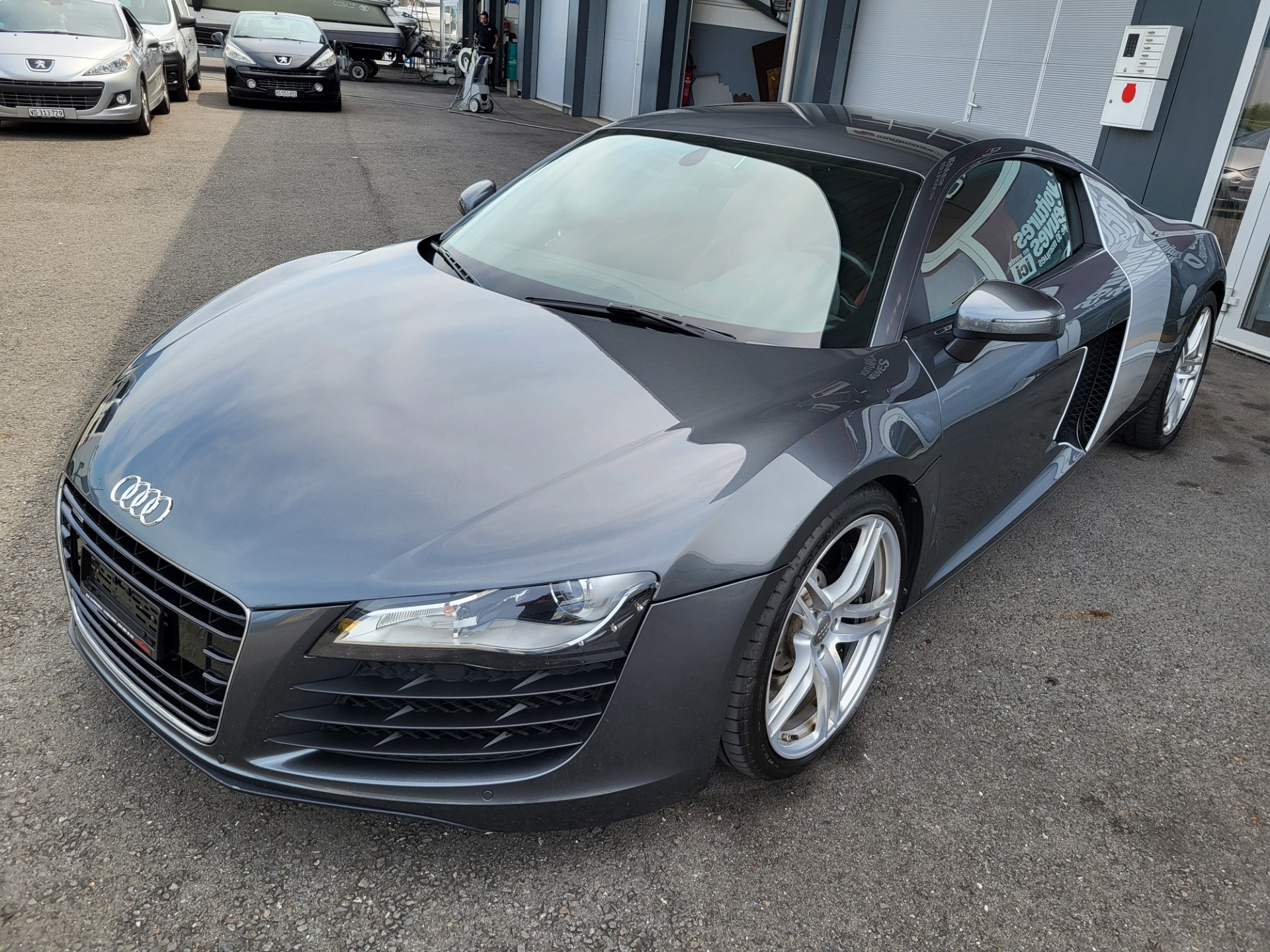 AUDI R8 Coupé 4.2-showroom-element-3