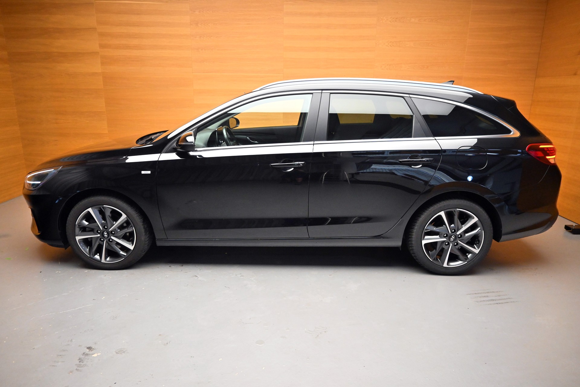 HYUNDAI i30 Wagon 1.0 T-GDi Amplia 48V MH DCT-showroom-element-2