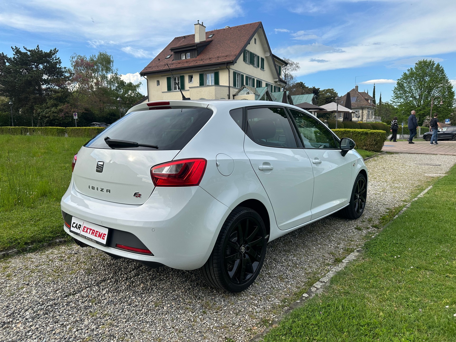 SEAT Ibiza 1.2 TSI FR Viva DSG-showroom-element-2
