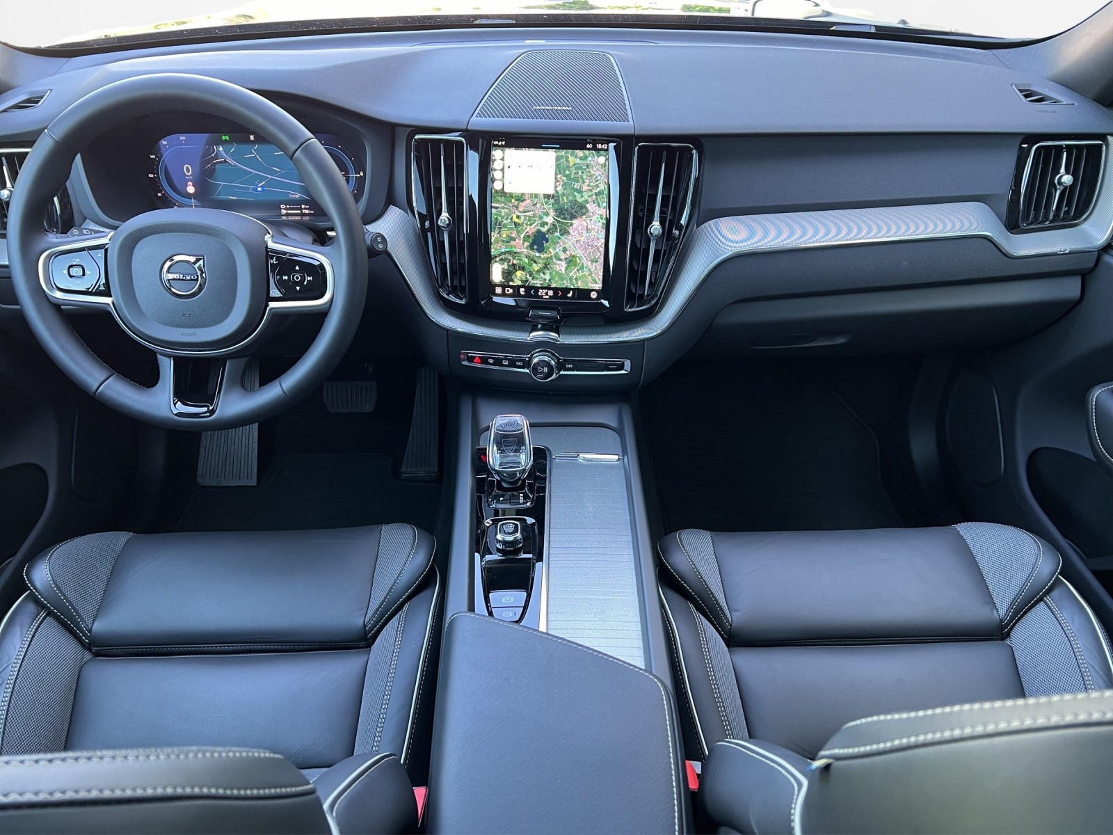 VOLVO XC60 2.0 T6 TE Plus Dark eAWD-image-10