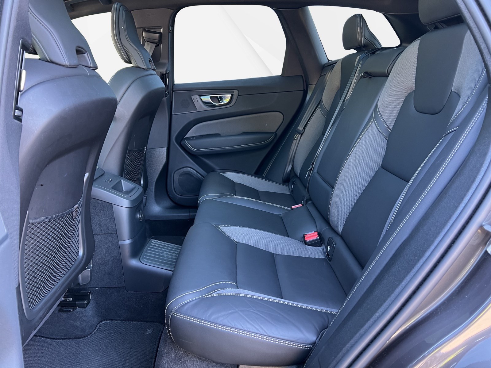 VOLVO XC60 2.0 T6 TE Plus Dark eAWD-image-13